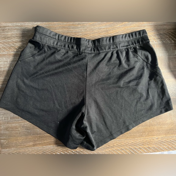 Nike Dry Fit size M Black shorts - Picture 2 of 3